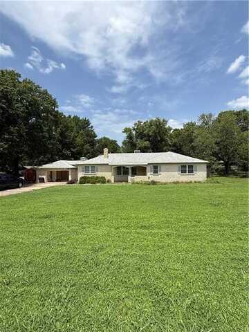 1918 Wedington DR, Fayetteville, AR 72701
