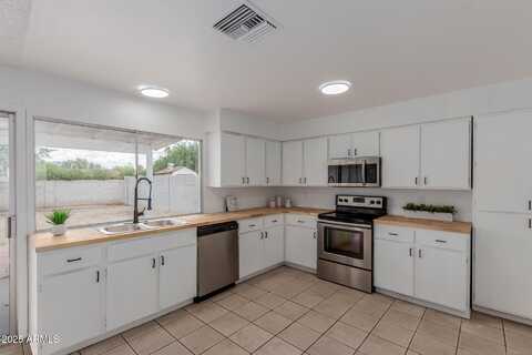 9540 N 66th Drive, Glendale, AZ 85302