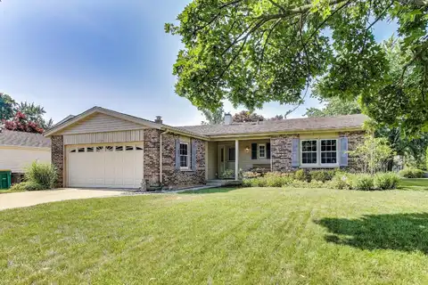 709 Carriageway Drive, Buffalo Grove, IL 60089
