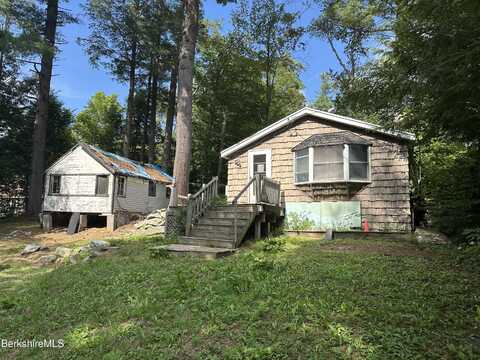 43 Brook Ln, Becket, MA 01223