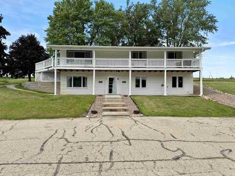 510 Radio Park Ln, Waukon, IA 52172