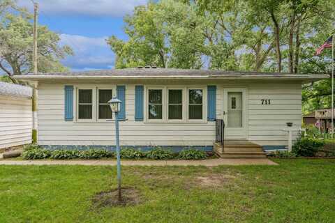 711 1st Street, Evansdale, IA 50707
