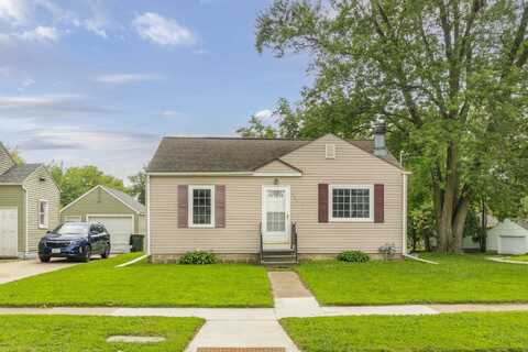 663 Parker Street, Waterloo, IA 50703