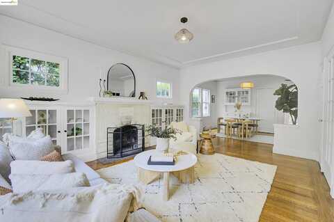 1133 Norwood Ave, Oakland, CA 94610