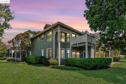 161 Shoreline Ct, Richmond, CA 94804
