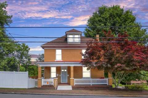 62 1st St, North Irwin, PA 15642