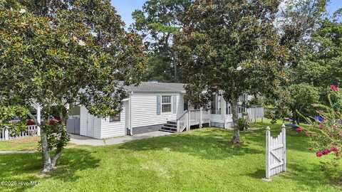 506 Fathom Court, Hampstead, NC 28443