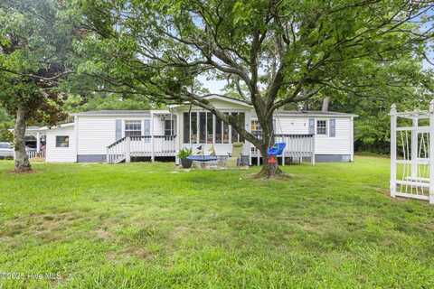 506 Fathom Court, Hampstead, NC 28443