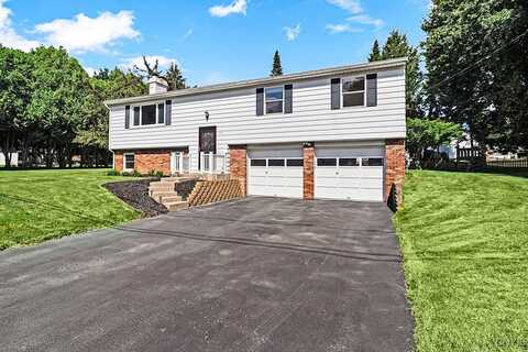 2 Upper Woods CIR, New Hartford, NY 13413