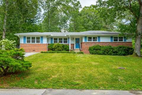 703 Danbury Drive, Signal Mountain, TN 37377