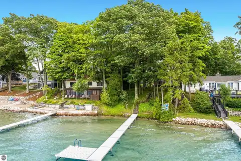 871 N SOUTH LONG LAKE ROAD, TRAVERSE CITY, MI 49684