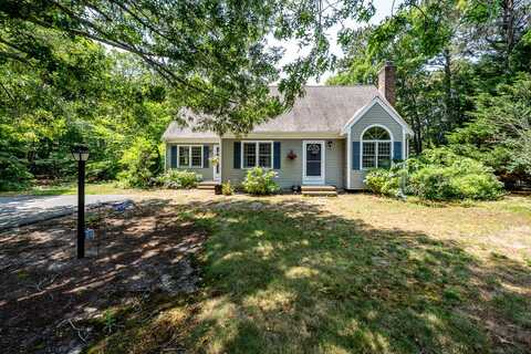 25 Waltham Circle, West Yarmouth, MA 02673