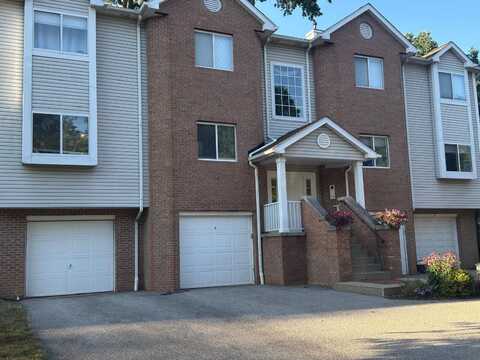 355 Village Pointe Drive, Akron, OH 44313