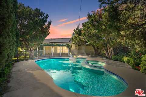 22116 Blythe St, Canoga Park, CA 91304