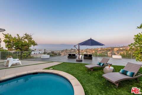 14652 Deervale Pl, Sherman Oaks, CA 91403