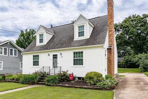 517 E Linn Street, Coggon, IA 52218