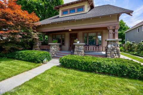 12 Bensonhurst Avenue, Saratoga Springs, NY 12866