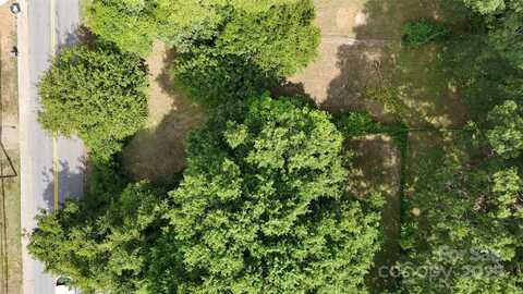 W Davidson Avenue, Gastonia, NC 28052