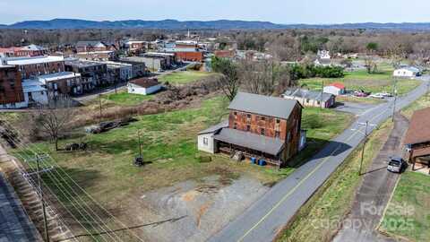 53 2nd Avenue N, Taylorsville, NC 28681