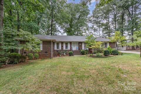 10004 Snowflake Court, Charlotte, NC 28215