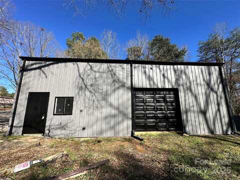 132 2nd Avenue, New London, NC 28127