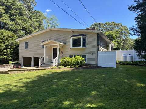 9 Lantern Lane, East Lyme, CT 06357
