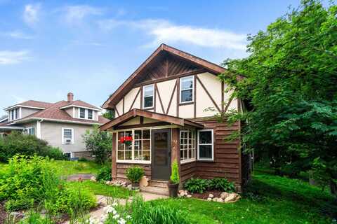 112 E Winona St, Duluth, MN 55803