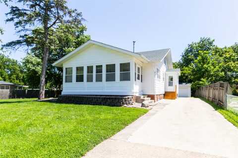 3819 E 32nd Street, Des Moines, IA 50317