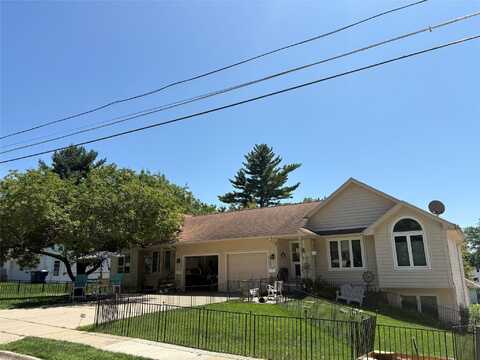 6908 Maryland Drive, Urbandale, IA 50322