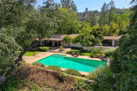 1075 Pine Oak Lane, Pasadena, CA 91105