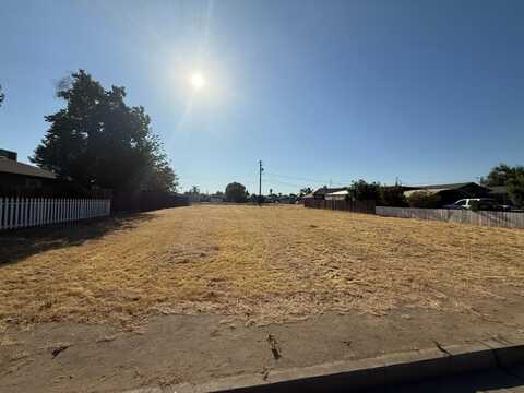 800 Whitney, Dinuba, CA 93618