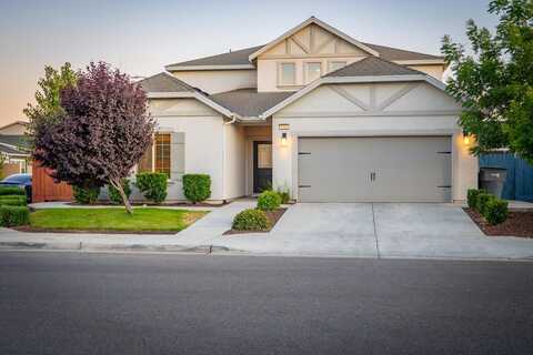 5986 Pitt Avenue E, Fresno, CA 93727