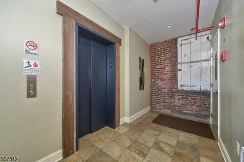 28 W Main St, Somerville, NJ 08876