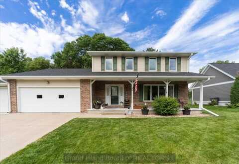 2216 Woodridge Lane, Grand Island, NE 68801