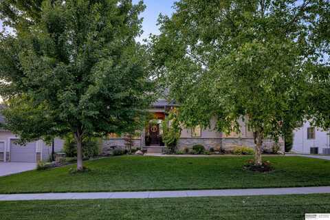 9600 Cotswold Lane, Lincoln, NE 68526