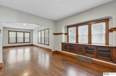 812 N 48th Street, Omaha, NE 68132