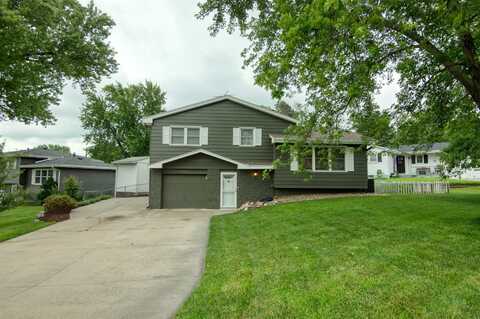 6205 N 77th Street, Omaha, NE 68134