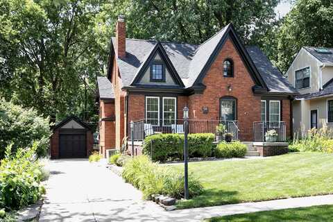 530 S 51st Street, Omaha, NE 68106