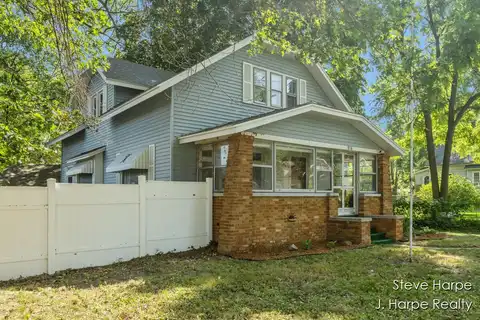 814 Harding Street NW, Grand Rapids, MI 49544