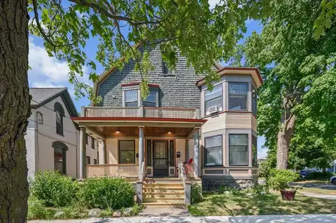 335 Crescent Street NE, Grand Rapids, MI 49503