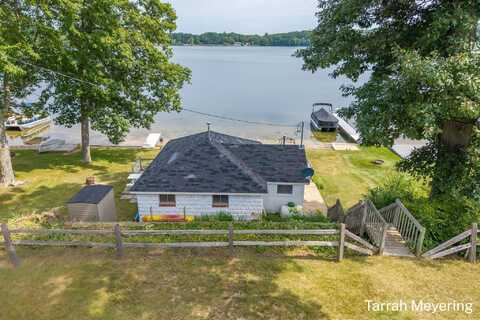 2671 W Mayo Drive, Fremont, MI 49412