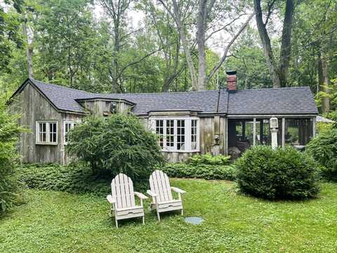 1633 Walker Road, Fennville, MI 49408
