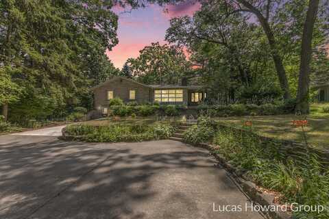 17708 Oakwood Drive, Spring Lake, MI 49456