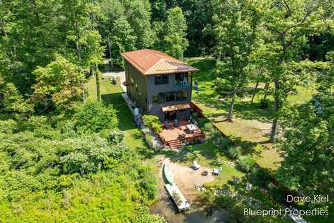 6840 Flower Drive, Delton, MI 49046