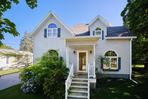 487 4th Street, Manistee, MI 49660