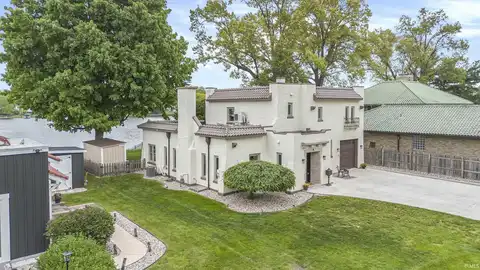4 Edgewater Place, Elkhart, IN 46516