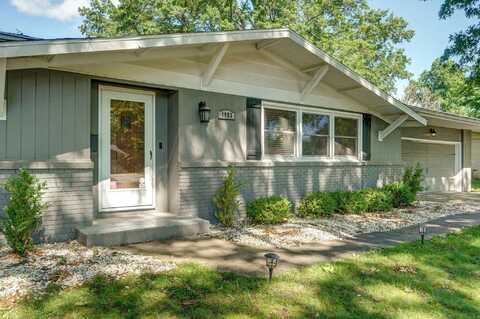 1983 S Meadowview Avenue, Springfield, MO 65804