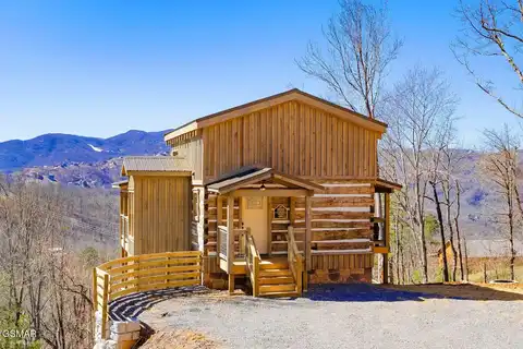 747 Fox Hollow Road, Gatlinburg, TN 37738