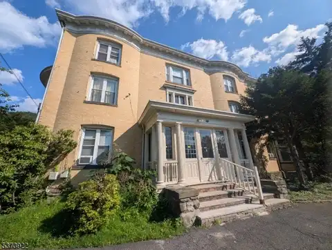 543 W 8th St, Plainfield, NJ 07060