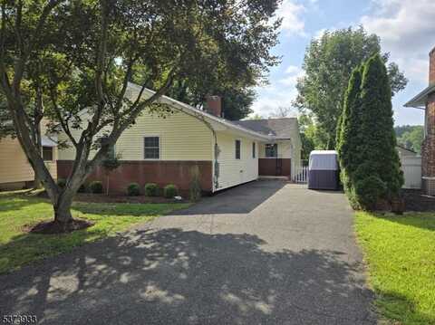 6 Park Pl, Pompton Lakes, NJ 07442